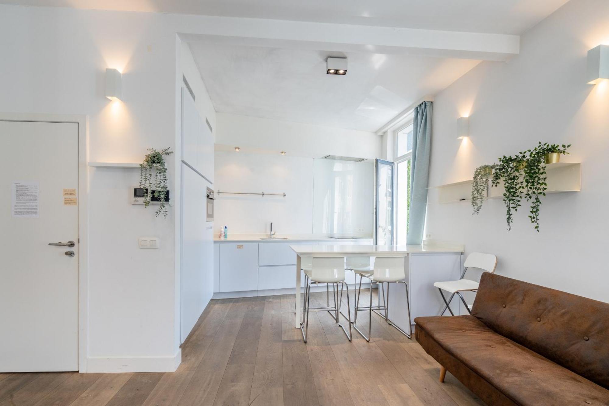Beautiful Modern Apartment In The Heart Of Антверпен Экстерьер фото