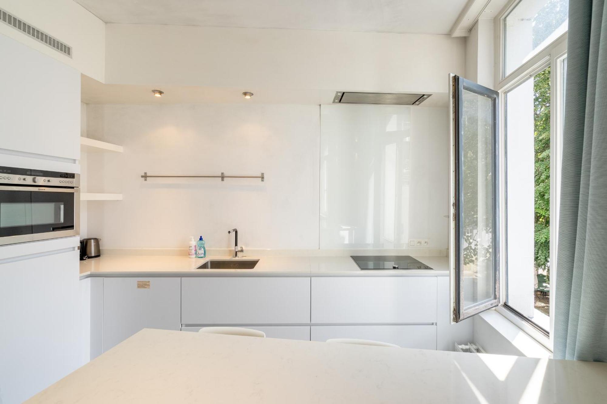 Beautiful Modern Apartment In The Heart Of Антверпен Экстерьер фото